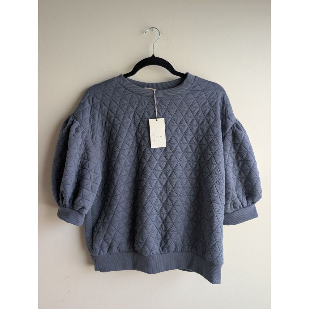 NWT women’s blue quilted short sleeve puff sleeve oversized sweatshirt shirt, M